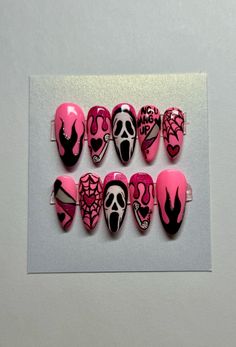 It's time to get spooky🎃✨  Handmade Halloween Nails that are perfect for the fall season. All nails are made with gel polish and are hand painted.  Each set includes 10 press on nails, a mini manicure set (alcohol pad w/cuticle stick), nail glue, and Nail adhesive tabs.  The Nails can be reusable if the tabs are used and they are taken off gently. For instructions or questions please message me.    If you are not sure on your sizing go a size up because you can always file them down before applying. Customization:  Custom sets can be ordered if you need sizes adjusted or you would like to change a color. Please note that orders cannot be canceled due to customer sizing or length error. If you are ordering a custom set please add a personalization note before placing your order with your n Pink And Black Ghost Face Nails, Textured Halloween Nails, Ghostface Nails Almond, Scream Nails Almond, Pink Ghostface Nails, Scream Nail Designs, Pink Scream Nails, Halloween Nails Ghostface, Crazy Halloween Nails