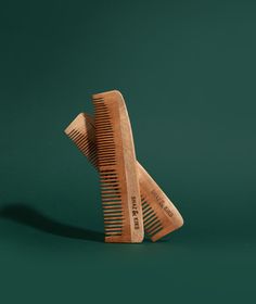 Handmade wooden comb for all hair types that are made out of the bark of a Neem tree, a medicinal plant native to the Indian subcontinent. Our comb is handcrafted by a wood artisan collective in Bardhaman, India. A group of craftsmen who harvest the Ayurvedic medicinal plant, Neem tree, and then create our combs all by hand. They've kept this craft alive for generations. TreeHugger Best Eco-friendly Comb Wood Hair Comb, Neem Tree, Oily Roots, Clay Minerals, Indian Subcontinent, Wood Comb, Wooden Comb, Product Shoot, Open Hairstyles