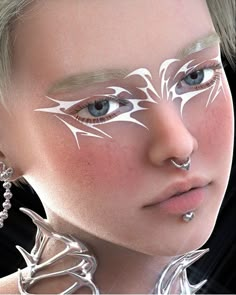 Edgy Graphic Liner, Cyberpunk Eye Makeup, Cyberpunk Eyeliner, Edgy Eyeliner Aesthetic, Cybersigilism Makeup, Cyberpunk Makeup Ideas, Intricate Eyeliner, Rave Eyeliner, Y3k Makeup