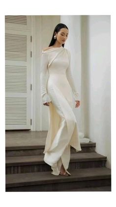 Model Dress Kebaya, Dress Kebaya, Glam Dresses, Fashion Design Clothes, Linen Dresses, Ball Dresses, Model Dress, Elegant Dress, Elegant Style