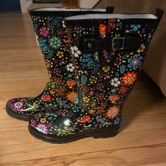 Floral Rain Boots Western Chief Brand Excellent Condition Like New Very Comfortable Smoke Free Home Offers Are Welcome Floral Rain Boots, Chelsea Rain Boots, Rain Shoes, Boots Western, Womens Rain Boots, Muck Boots, Snow Boots Women, Rubber Boots, Retro Floral