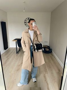 Trench coat, wide leg jeans, new balance, casual everyday outfit, midsize, easy outfit, basics, faux fur, zara bag, autumn outfit, winter outfit, what to wear to go shopping Outfit Basics, Outfit Midsize, Zara Bag, Easy Outfit, Zara Bags, Autumn Outfits, Outfit Winter, Everyday Outfit, Autumn Outfit