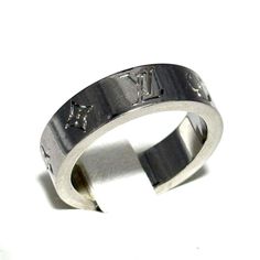 Used Louis Vuitton Men's Ring Lv Mosaic Thin (Sku: Gzl150na) === General === Brand : Louis Vuitton === Design === Type : Band Ring Gender : Men Material : Metal === Size === Other Size : 17.5 === Included Items === Accessories : None Accessories Notice : Before Purchasing, Please Refer To The Images Of The Accessories Included With The Item. === Condition === Condition : Used (Very Good) Ranking : Rank A Used - A Few Traces Of Usage, Some Scratches / Dirt Can Be Seen But Overall In Very Good Con Used Louis Vuitton, Louis Vuitton Jewelry, Long Blonde, Long Blonde Hair, Louis Vuitton Men, Men's Ring, Band Ring, Luxury Branding, Blonde Hair