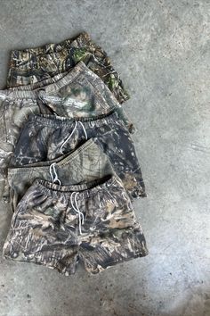 Camo Clothes For Women, Camo Women Outfits, Summer Camo Outfits, Camo Shorts Women, Craft Photon Dust Outfit, Camo Crewneck Outfit, Cute Camo Outfits For Women, Camo Sweatpants Outfit, Camo Shorts Men Outfit