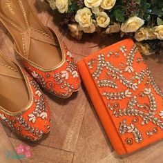 Panjabi Juti, Desi Footwear, Bridesmaids Colorful, Bridal Shoes Sandals, Punjabi Shoes, Indian Footwear, Fancy Clutch Purse, Indian Sandals, Girly Flowers