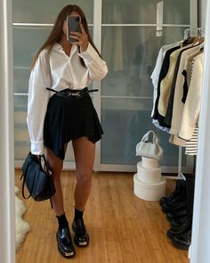 Cute Pose, Overalls Outfit, Vsco Girl, Cute Fall Outfits, Beauty And Fashion, Pose Ideas, Classy Women