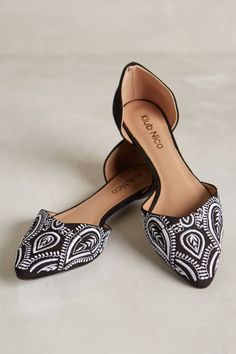 Stylish Flats For Women, Flats For Women, Black And White Shoes, Shoe Closet, Shoe Print