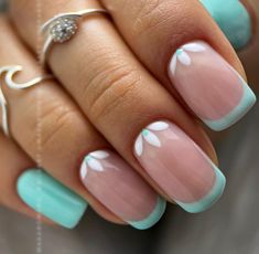 Stylish Nails Short Summer, Spring Nail Art Gel Nails, Short Spring French Tip Nails, Flower Manicure Ideas, Spring French Nails 2024, Vacation Gel Nails, Cute Nails For Vacation, Trendy Vacation Nails, Spring French Manicure