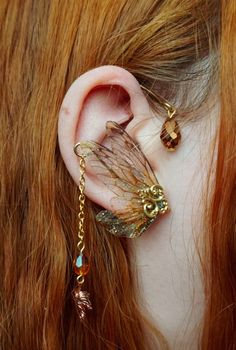 Winged Earlobe Faerie Ear Cuffs. These extraordinary cuffs consists of golden wire with some golden teardrop pearls. two pair of small forest green fairy wings on each side and some golden chain with magical pearls and a rose golden leafs on it. As this design is very difficult to create I decided to offer these cuffs just as OOAK pieces on Shop Updates. Please take a look into the pictures to see how to wear this magical accessory. There is no earhole needed for these cuffs. You can just put th Green Fairy Wings, Small Forest, Magical Accessories, Green Fairy, Wrap Earrings, Golden Chain, Funky Jewelry, Fairy Wings, Ear Cuffs