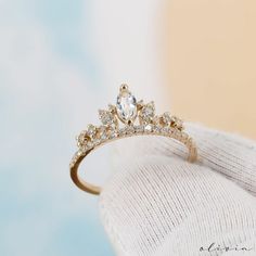 Princess Engagement Rings Vintage, Engagement Ring Crown, Cute Dainty Wedding Rings, Engagement Rings Crown, Crown Shaped Rings, Crown Engagement Rings, Lowkey Engagement Rings, Rings Engagement Dainty, French Wedding Rings