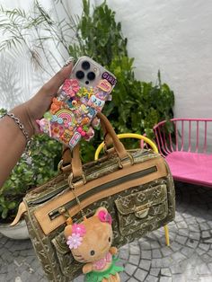 Decoden Diy, Louis Bag, Sac Louis Vuitton, Expensive Bag, My Style Bags, Bag Y2k, Diy Case, Girly Bags, Pastel Pink Aesthetic