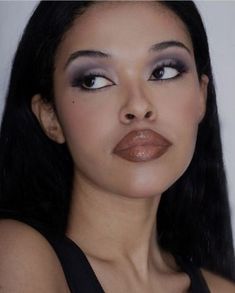 Club Makeup Aesthetic, 90s Makeup Eyeshadow, Intimidating Eye Makeup, 90s Makeup Blue Eyeshadow, 90s Super Model Makeup, 90s Purple Eyeshadow, 2000s Club Makeup, 90s Rnb Makeup, Gabriette Bechtel Makeup