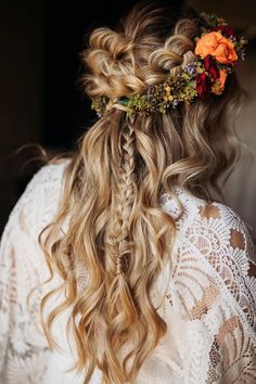 Bridal Braids, Flowers In Her Hair, Braided Half Up, Boho Wedding Hair, Highlights Hair, Beautiful Mehndi, Wedding Hair Down, Half Up Half Down Hair, Balayage Highlights