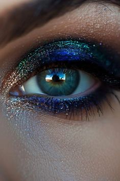 Mom And Newborn, Masquerade Makeup, Glam Eye Makeup, Halloween Makeup Diy, Eyeshadow Ideas, Magical Makeup, Eye Makeup Pictures, Wedding Eyeshadow