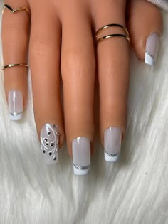 Short Acrylic Nails Designs Gray, Pretty Nail Art For Short Nails, Gel Nail Designs For Square Nails, Medium Length Gel Nails Ideas, Naildesign Spring 2023, Grey Nail With White French Tip, Nail Art For French Manicure, Trending Winter Nails2023, Nail Art On Grey Nail Paint