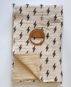 a blanket with a wooden handle on top of it and a brown ring in the middle