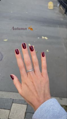 #nails #nailsinspo #nailsinspiration #inspiration #essie #nailspolish #rednails #autumnnails #autumn #aestheticnails #aesthetic #photo #aestheticphoto #viral #darknails Credit: @Yzziemae Autumn Nail Inspo 2023, Nail Ideas Autumn 2023, Short Gel Nails Autumn 2023, Nail Design Fall 2023, Autumn Nails Biab Short, Nails For Autumn 2023, Nail Designs Autumn 2023, Classy Nails Autumn, Nail Art Autumn 2023