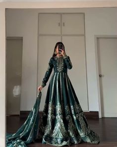 Maxi Pakistani Formal Wear, Long Maxi Dress Wedding, Bridal Anarkali Dress, Classic Indian Wear, Desi Gown Dresses, Desi Maxi Dress, Maxi Style Pakistani Dresses, Long Frocks Indian Designer Dresses Party Wear, Lehenga Non Bridal