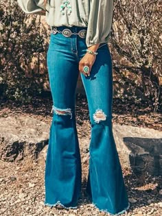 Country Jeans, Denim Style Casual, Country Fits, Fashion Expression, Country Outfit, Casual Country Outfits, Cowgirl Outfit, Cowgirl Accessories, Southern Outfits