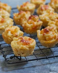 some food that is sitting on a wire rack