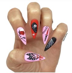 Anatomical Heart Nails, Retro Halloween Nails, Tiki Nails, Summerween Nails, Gore Nails, Nail Art Designs Halloween, Devil Nails, Pin Up Nails, Halloween Nail Art Designs