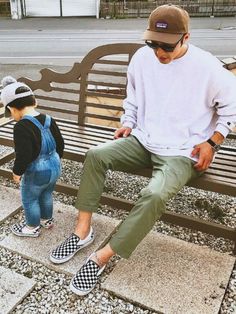 Mens Surfer Style, Vans Outfit Men, Surf Style Men, Workout Man, Surf Style Clothes, Older Mens Fashion, Herren Style, Vans Outfit, Mens Fashion Inspiration