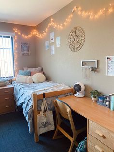 college dorm room, bedding, pillows, jewlery hanger, organized, aesthetic, cute, fairy lights, pink, blue, grey / gray, desk, room layout, colorado christian university, beach theme Dorm With Grey Bedding, Grey Comforter Dorm Room Ideas, Dorm Room Blue And Grey, College Dorm Room Inspo Minimalist, Colorado Christian University, Music Themed Dorm Room, Dorm Room Light Blue, Beach Dorm Aesthetic, Blue And Pink Room Ideas