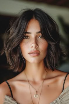 Medium Length Wavy Hair, Hair Inspiration Short, Penteado Cabelo Curto, Spring Hairstyles, Brunette Hair, Great Hair, Bobs Haircuts