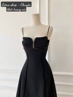 Unique Dress Design, Prom Dress Pattern, Girls Short Dresses, Haute Couture Gowns, Dress Neck Designs, Elegant Dresses Classy, Shirts Women Fashion, Frocks For Girls, Fashionista Clothes