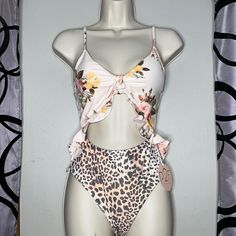 Reposhing This Item Due To Wrong Size. Brand New Flower Swimsuit Aesthetic, Zara Swimsuit, Mesh Bathing Suit, Aerie Bathing Suits, Swimsuit Aesthetic, Flower Swimsuit, Retro Bathing Suits, Strapless Swimsuit, Flower Women