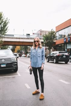 Mink Boston Birkenstock Outfit, Rothys Driver Loafer Outfit, Boston Suede Birkenstock Outfit, Boston Birkenstock Outfit Fall, Outfits With Boston Birkenstocks, Birkenstock Boston Outfit Women, Birkenstock Boston Outfit, Birks Outfit, Preppy Fall Fashion