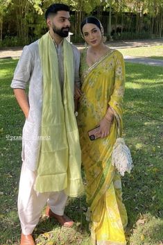 Indian Outfit Couple, Classy Indian Outfits, Engagement Looks For Indian Couple, Indian Engagement Outfit, Desi Look, Fashion Indian, Couple Dress