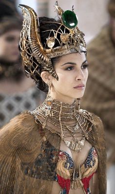 elodie yung 2016 style cleopatre Eiko Ishioka, Elodie Yung, Sejarah Asia, Gods Of Egypt, Goddess Costume, Egyptian Goddess, Movie Costumes, Egyptian Art