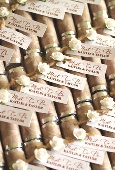 wedding favors are wrapped in brown paper and tied with twine