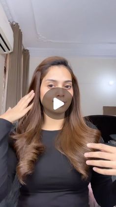 Best Hairstyle With Saree, How To Pin Hair To The Side, Side Part Hairstyles Tutorials, Hairstyle For Suits For Women, Simple Engagement Hairstyles, One Sided Hairstyle Wedding, Side Pinned Hairstyles, Hairstyles For Side Parted Hair, One Sided Hairstyle