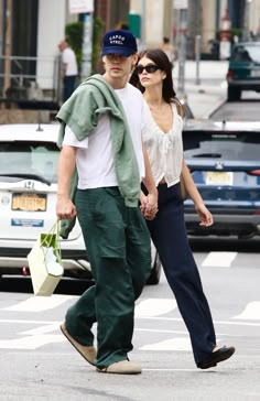 Austin Butler Kaia Gerber, Austin Butler And Kaia Gerber, Menswear Aesthetic, Cindy Crawford Daughter, Men's Hipster Style, Austin Style, Kaia Gerber, Cindy Crawford