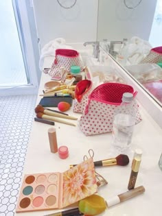 Preppy Vsco, Preppy Lifestyle, Preppy Room, Preppy Summer, Cute Pins, Makeup Vanity