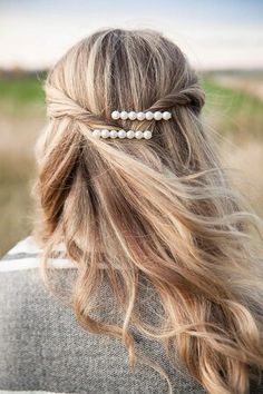 Spring Hair Accessories, Bridesmaid Hair Clips, Pearl Hair Clips, Pearl Barrette, Easy Work, Peinados Fáciles Para Cabello Corto, Bridal Hair Clip, Work Hairstyles