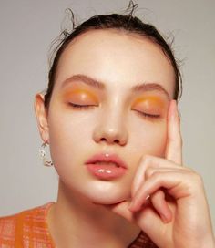 ❤️ Expert tips for how to do makeup that looks fresh, flawless, and perfectly natural—in other words, like you aren't ... Follow me @savanemakeup #makeup #makeuplovers #makeuptutorial #makeupideas #makeupartist Minimal Eye Makeup, Eyelid Primer, Grandmother Quotes, Black Eyeliner Pencil, Eye Makeup Looks, Everyday Makeup Routine, Exposure Photography, How To Apply Mascara