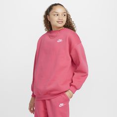 Comfy and classic. Crafted from lightweight fleece that's smooth on the outside and brushed soft on the inside, this oversized sweatshirt is an easy layer when you want a little extra warmth. Nike Sportswear Club Fleece, Girls Sportswear, Girl Sweat, Nike Looks, Nike Sweatshirt, Sneaker Dress Shoes, Pink Nikes, Nike Sweatshirts, Nike Kids