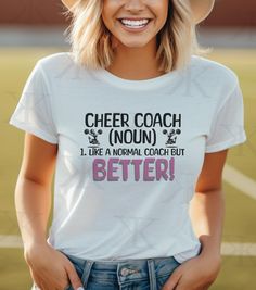 Über diesen Artikel: Feiere deine Leidenschaft für Cheerleader mit unserem Cheer Coach Noun T-Shirt! Dieses stylische und bequeme T-Shirt ist perfekt für begeisterte Cheer Coaches, die ihre Teams inspirieren und führen. Hergestellt aus hochwertigem, weichem Stoff sorgt es den ganzen Tag für Komfort, egal ob du beim Training, einem Spiel oder in einer Trainings-Klinik bist. Mit einem lustigen und auffälligen Design, das deine Liebe zum Jubeln zeigt, ist dieses Shirt ein großartiges Geschenk für d Coach Definition, Cheerleading Coach, Noun Definition, Coach Appreciation, Cheerleading Coaching, Definition Shirt, Cheer Coach, Cheer Coaches, Sports Tee