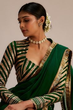 Rajwada Blouse Designs, Katan Blouse Design, Blouse Designs For Green Saree, Long Blouse Designs, New Saree Blouse Designs, Latest Model Blouse Designs, Fashionable Saree Blouse Designs, Indian Saree Blouses Designs, Silk Saree Blouse Designs