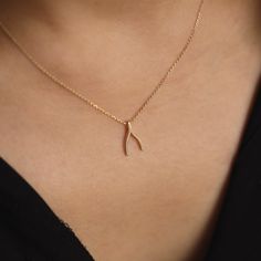 "14K Gold Wishbone Necklace, 14K Gold Wishbone Pendant Necklace, Wishbone Charm Necklace, 14k Gold Minimalist Lucky Necklace, Gifts for Her ≫ Product Details ◈ Handmade / Handcrafted Fine Jewelry ◈ Metal: Solid 14K Gold ◈ Pendant Size: 12.70mm x 7.40mm ◈ Total gold weight of necklace: Approx 1.5g ~ 1.7g ◈ Gold Color: 14K Solid Gold (18K also available - Additional fees may apply) ◈ Chain Length: 14\" ~ 20\" ≫ Please read our FAQ below for more detail." Wishbone Necklace Gold, Gold Chevron Ring, Lucky Necklace, Wishbone Necklace, Tiny Necklace, Good Luck Necklace, Gold Bar Earrings, Solid Gold Bracelet, Bff Necklaces