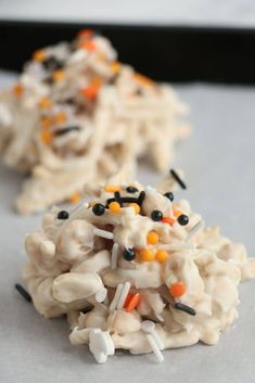 some kind of food that looks like something out of the movie it's made with marshmallows and halloween candy