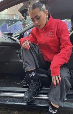 Red Fleece Outfit, 00s Mode, Nike Shox, Cool Fits, Streetwear Men Outfits, Lookbook Outfits, Streetwear Outfit