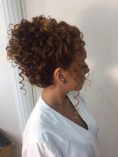 Loose Updo For Curly Hair, Curly High Bun Wedding, Curly Prom Hairstyles Updo, Curly Prom Updos Natural Curls, Curly Hair Bun Prom, Curly Hair Bride Updo, Curly Hair Bun Updo, Curly Hair Wedding Styles Naturally Updo, Natural Curls Updo Wedding