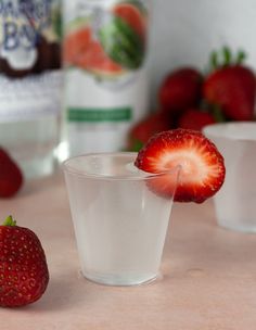 Clear Alcoholic Drinks, Coconut Shots, Clear Cocktails, Alcoholic Shots, Vodka Watermelon, Edible Shot Glasses, Shooter Recipes, Booze Drink