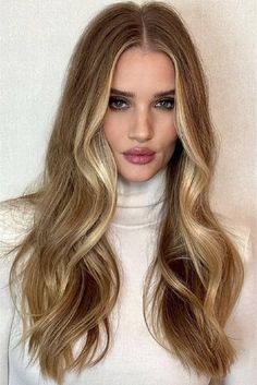 Rosie Huntington Whiteley Hair, Blonde 2022, Rosie Hw, Hair 101, Liquid Hair, Light Blonde Hair, Rosie Huntington, Blonde Hair Inspiration