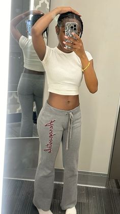 Nike Flare Sweatpants, Outfit Inspo Crop Top, Aero Sweatpants Outfit, Outfits With Flared Sweatpants, Aeropostale Set Outfit, Areo Postale Sweats Outfit, Aeropostale Outfits Set, Aeropastel Sweatpants Outfit, Flared Sweats Outfit