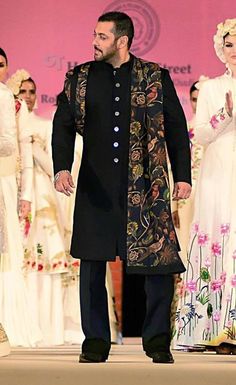 Pathani With Shawl, Kurta Pajama With Shawl, Mens Indowestern Outfits, Casual Wedding Suit, Black Sherwani, Haldi Wear